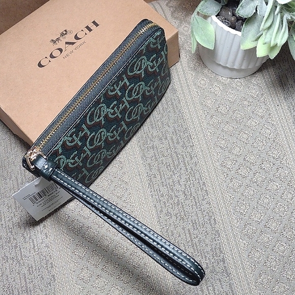NWT Coach Green Monogram Leather wristlet - Picture 7 of 12
